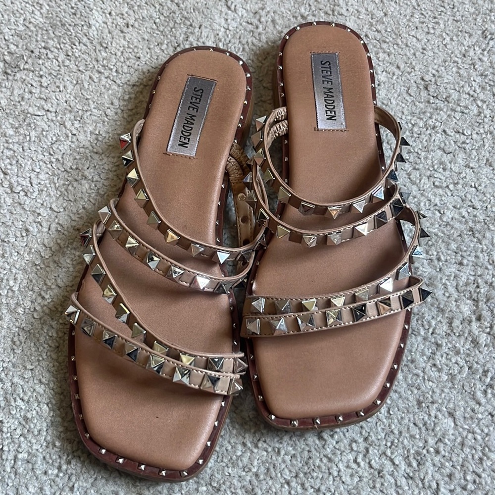STEVE MADDEN tan slides